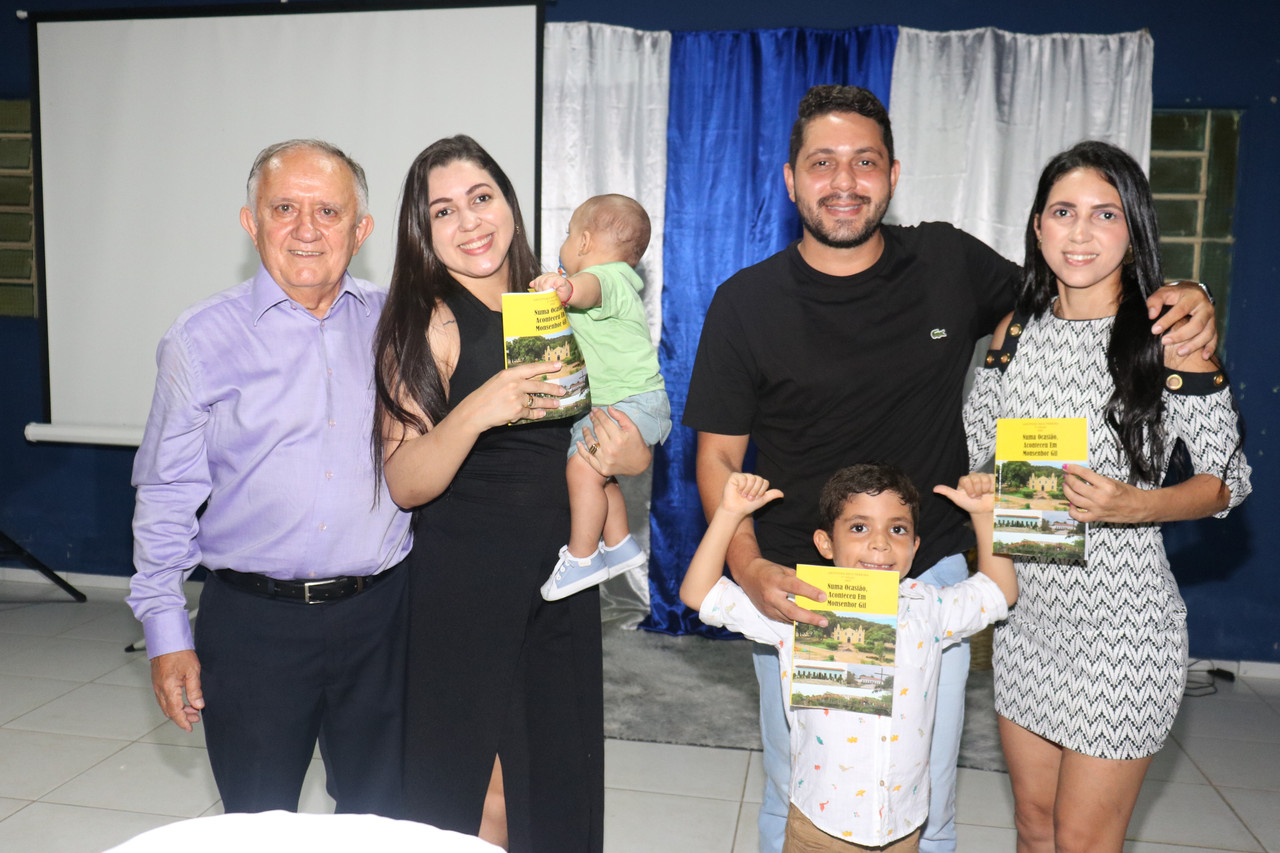 Dr Aristides Reis Pereira lança livro com autógrafos em Monsenhor Gil  - Imagem 10