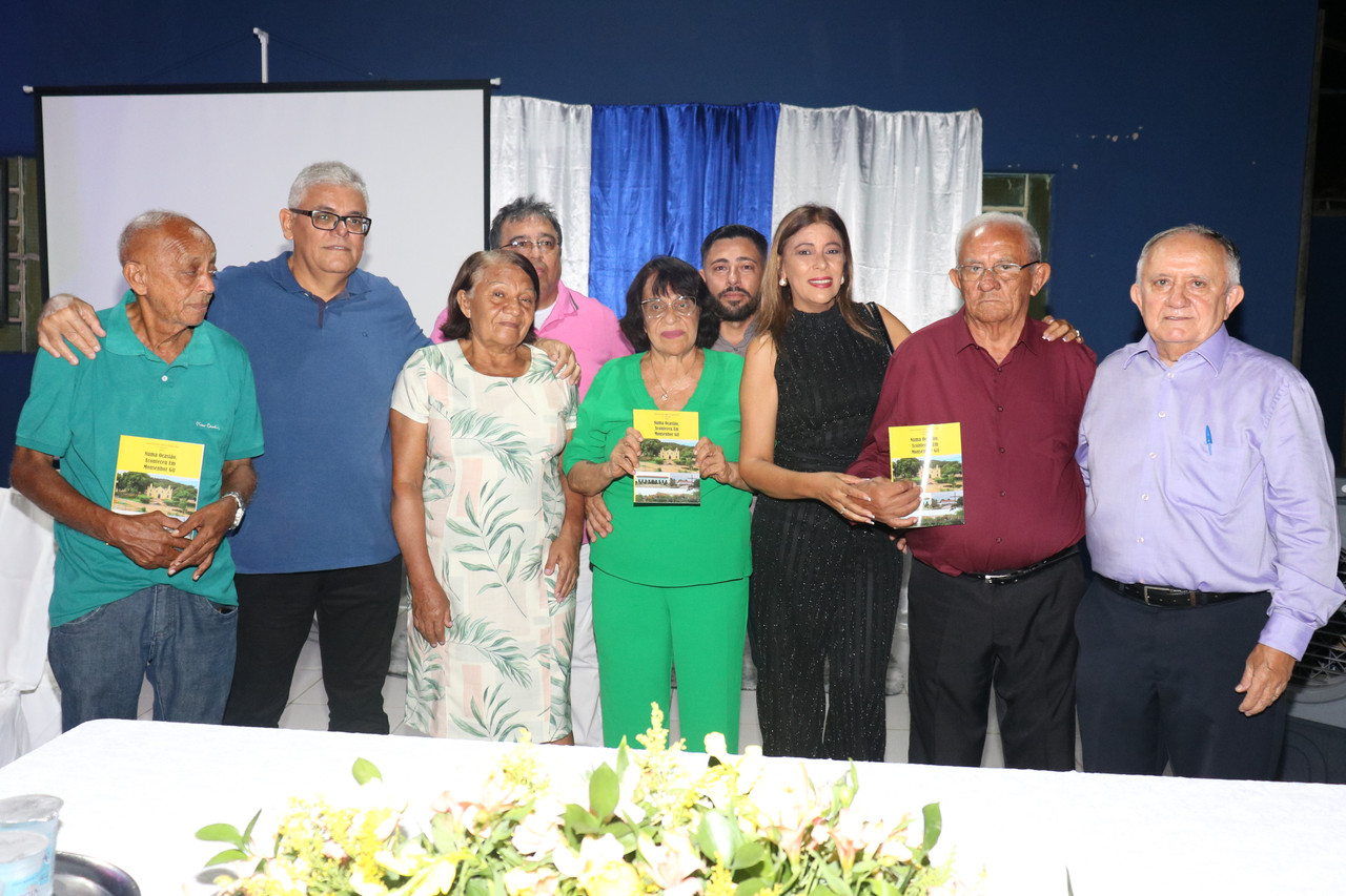 Dr Aristides Reis Pereira lança livro com autógrafos em Monsenhor Gil  - Imagem 30
