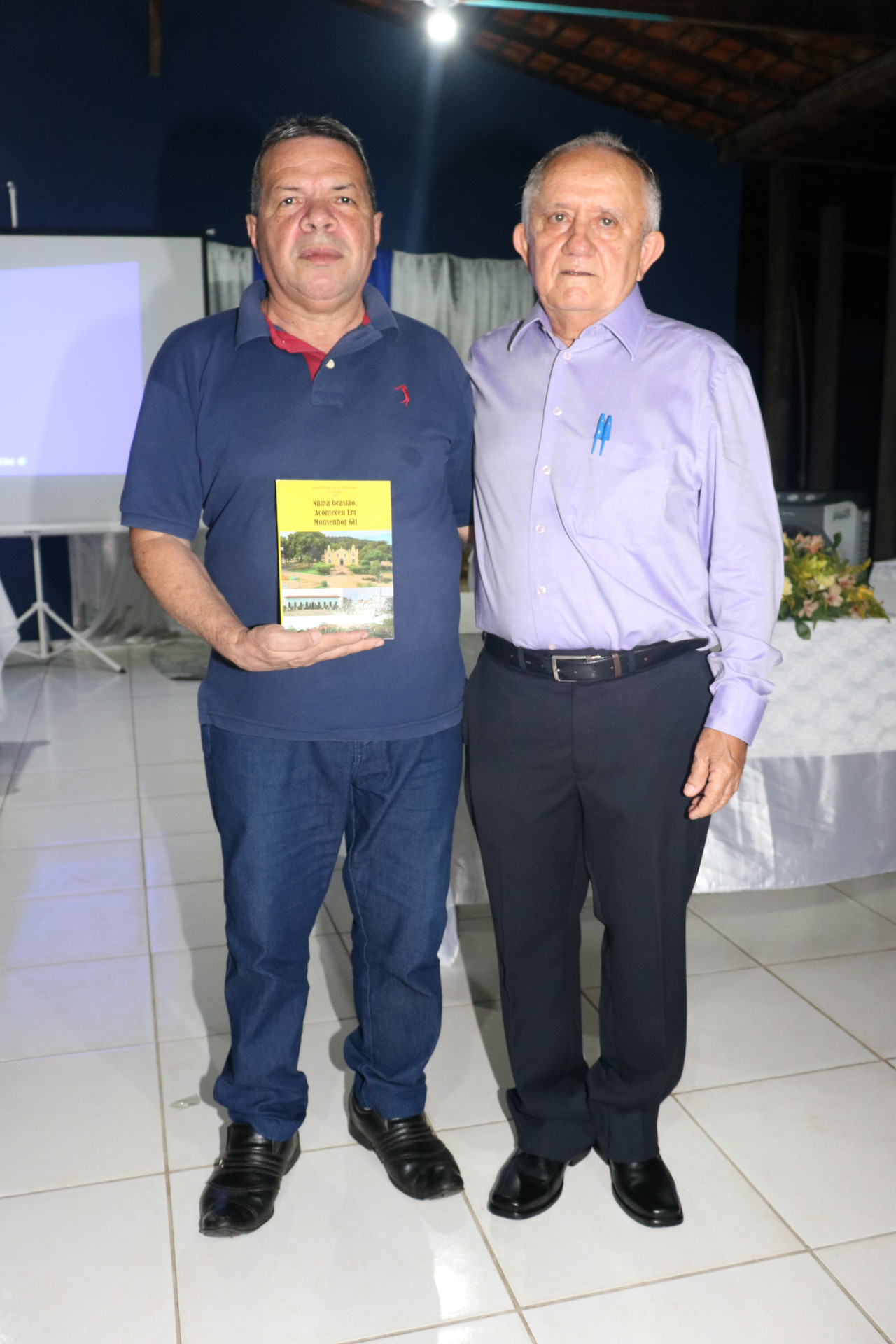 Dr Aristides Reis Pereira lança livro com autógrafos em Monsenhor Gil  - Imagem 16