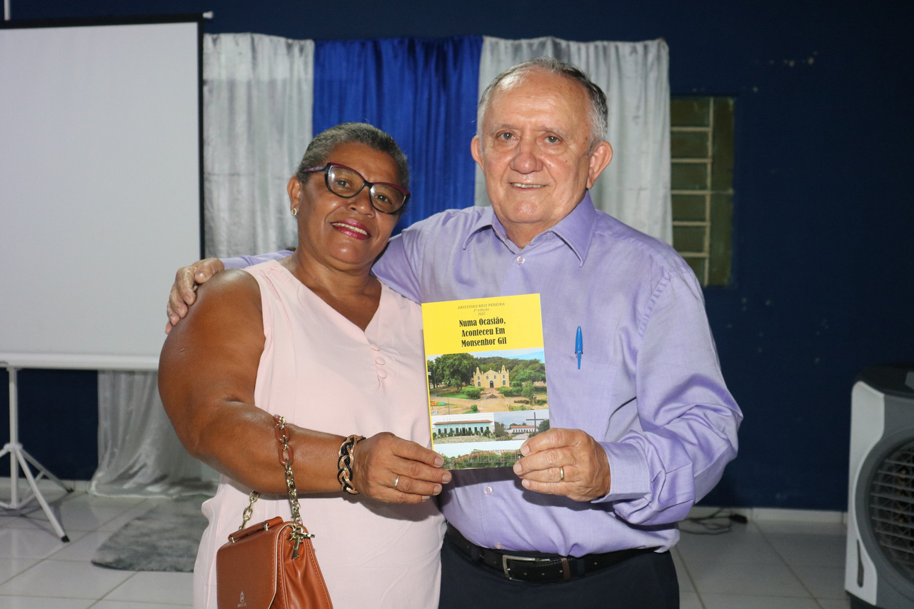 Dr Aristides Reis Pereira lança livro com autógrafos em Monsenhor Gil  - Imagem 23