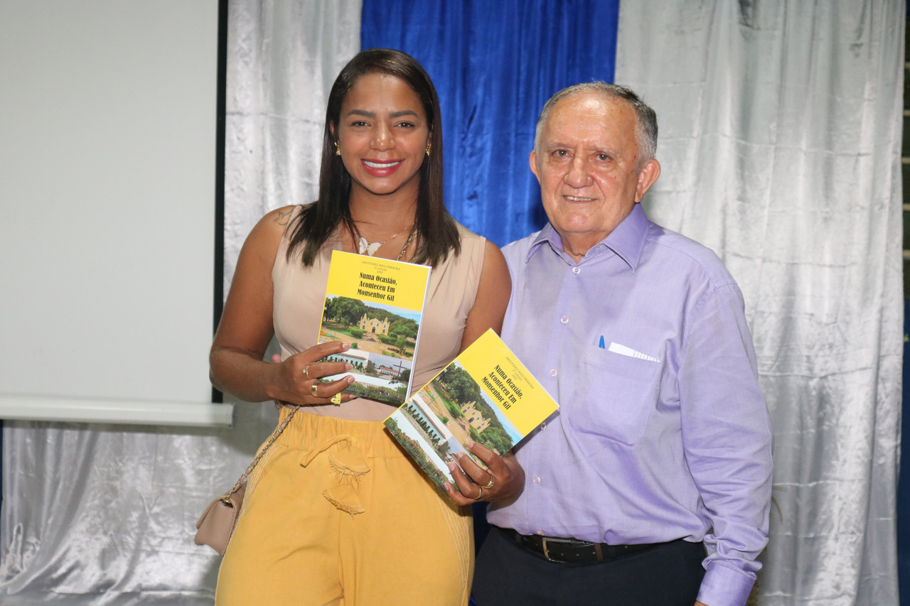 Dr Aristides Reis Pereira lança livro com autógrafos em Monsenhor Gil  - Imagem 27