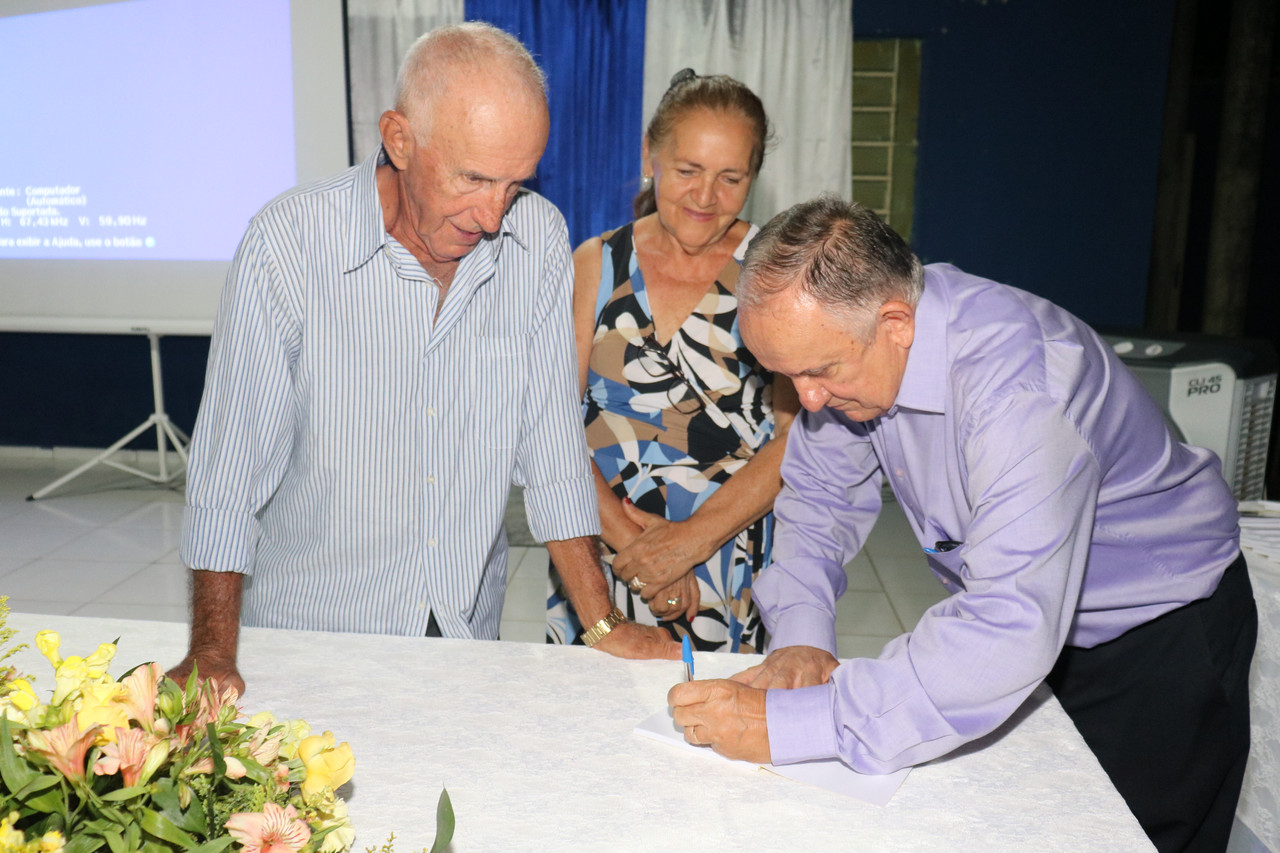 Dr Aristides Reis Pereira lança livro com autógrafos em Monsenhor Gil  - Imagem 20