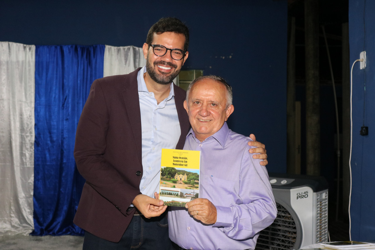 Dr Aristides Reis Pereira lança livro com autógrafos em Monsenhor Gil  - Imagem 22