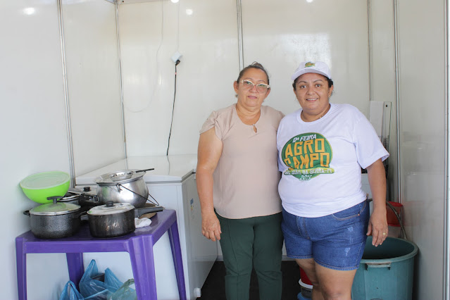 Expositores durante a feira (Divulgação)
