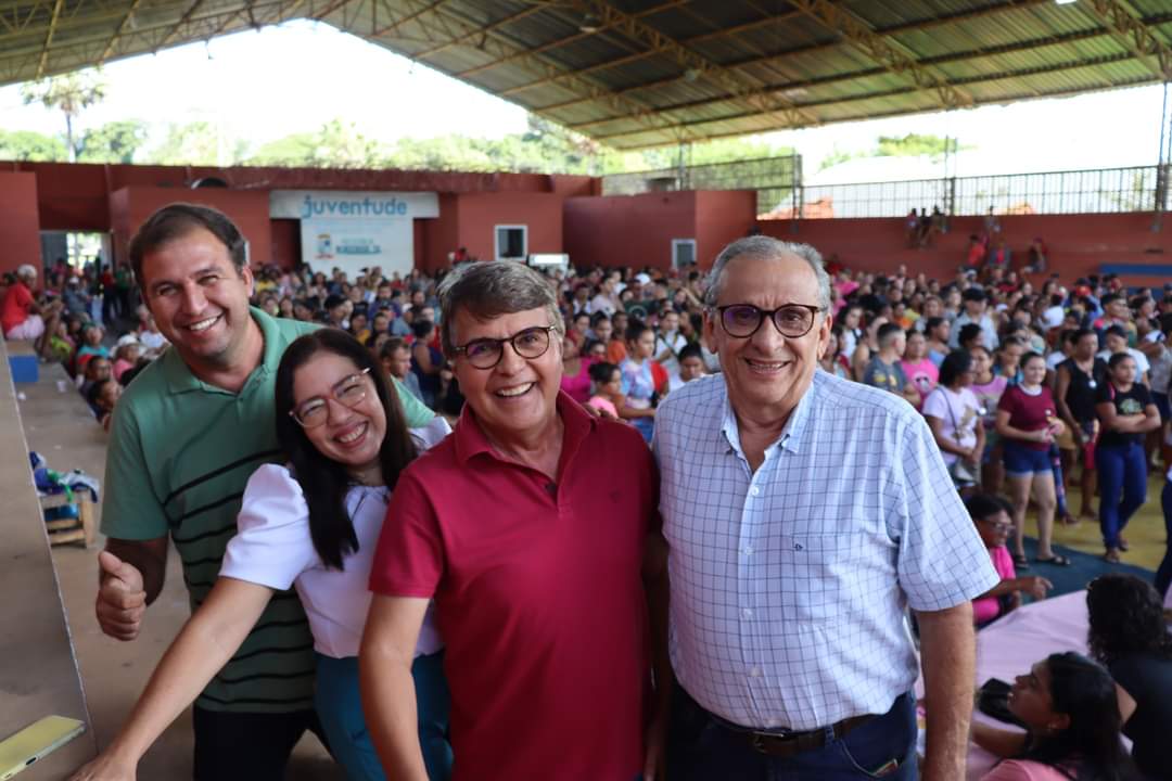 Em Monsenhor Gil centenas de famílias recebem peixes da prefeitura  - Imagem 8