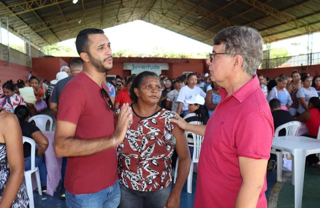 Em Monsenhor Gil centenas de famílias recebem peixes da prefeitura  - Imagem 9
