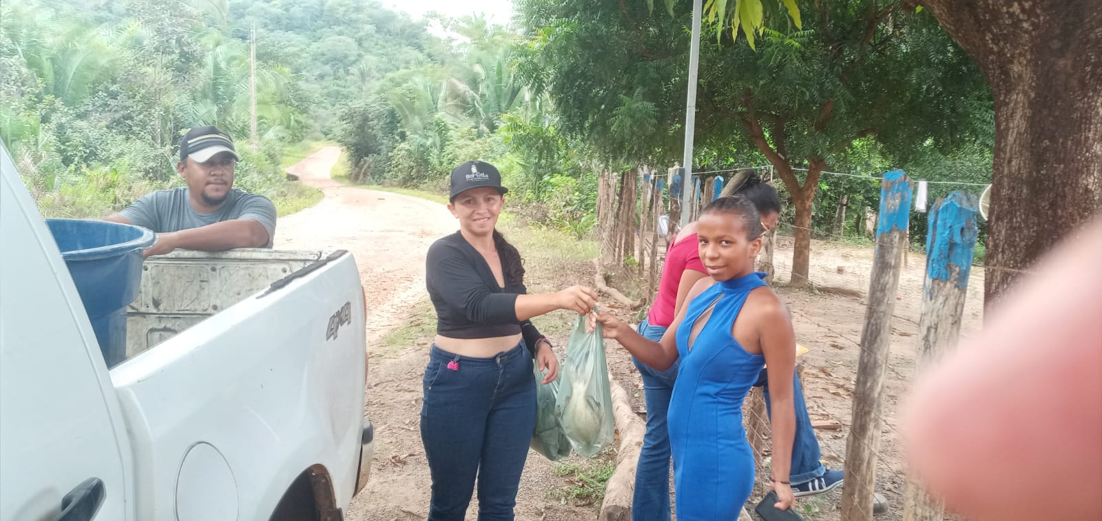 Em Monsenhor Gil centenas de famílias recebem peixes da prefeitura  - Imagem 22