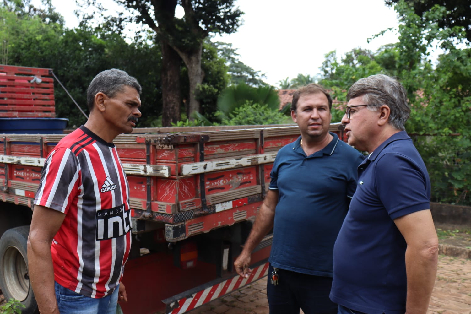 Em Monsenhor Gil centenas de famílias recebem peixes da prefeitura  - Imagem 26