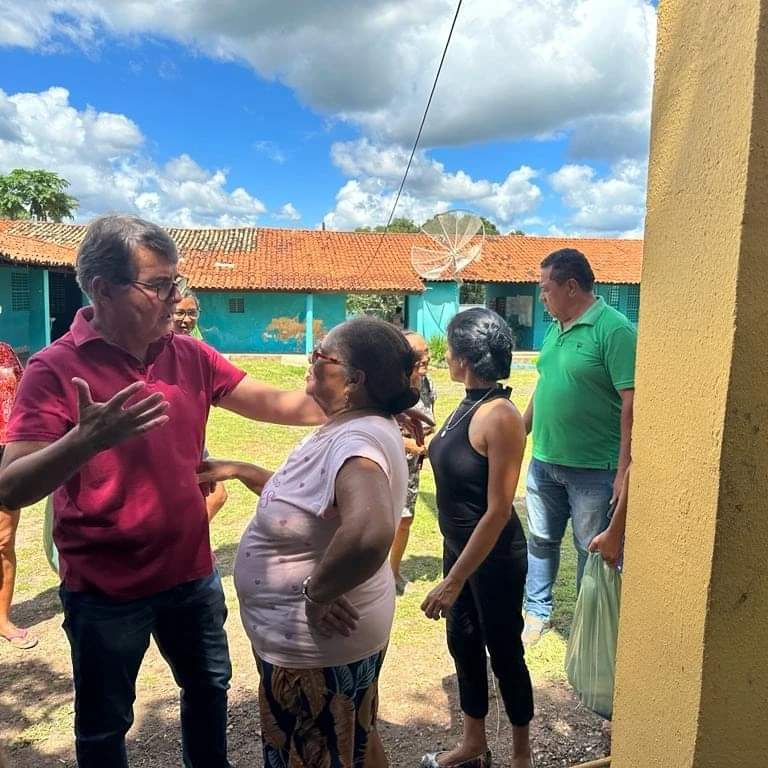 Em Monsenhor Gil centenas de famílias recebem peixes da prefeitura  - Imagem 4