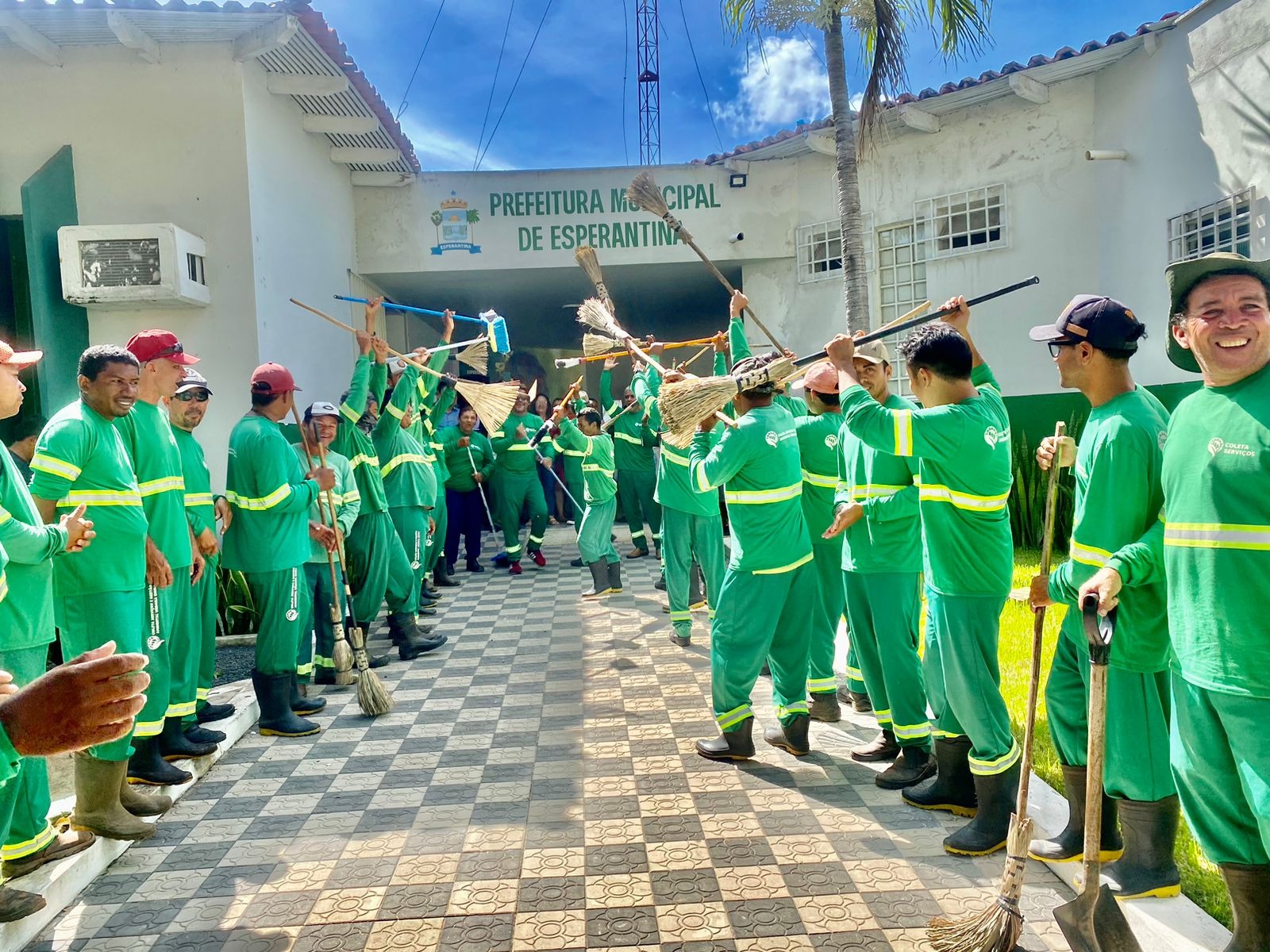 Prefeitura de Esperantina comemora dia do gari - Imagem 1