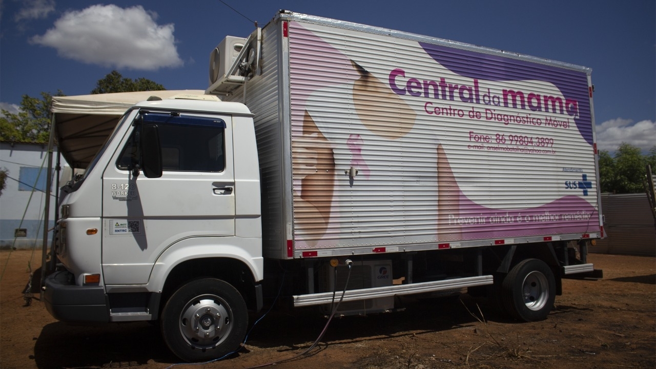 Oeiras recebe unidade móvel para realização de exames de mamografia 