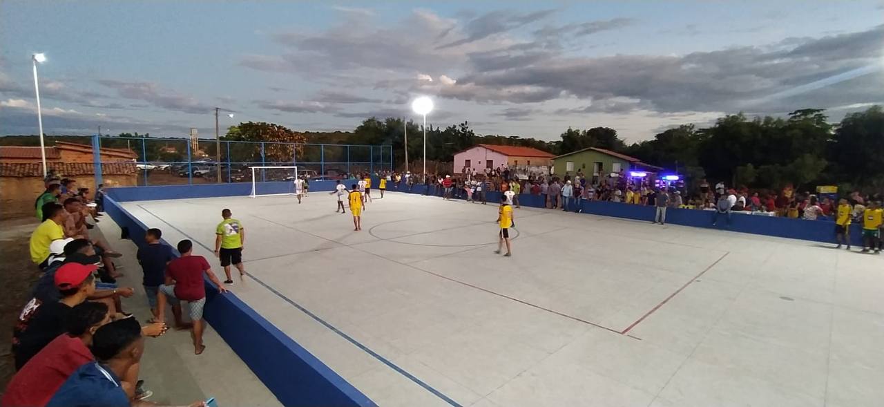 Prefeito Zé Raimundo inaugura quadra de esportes no povoado Caraíbas - Imagem 1