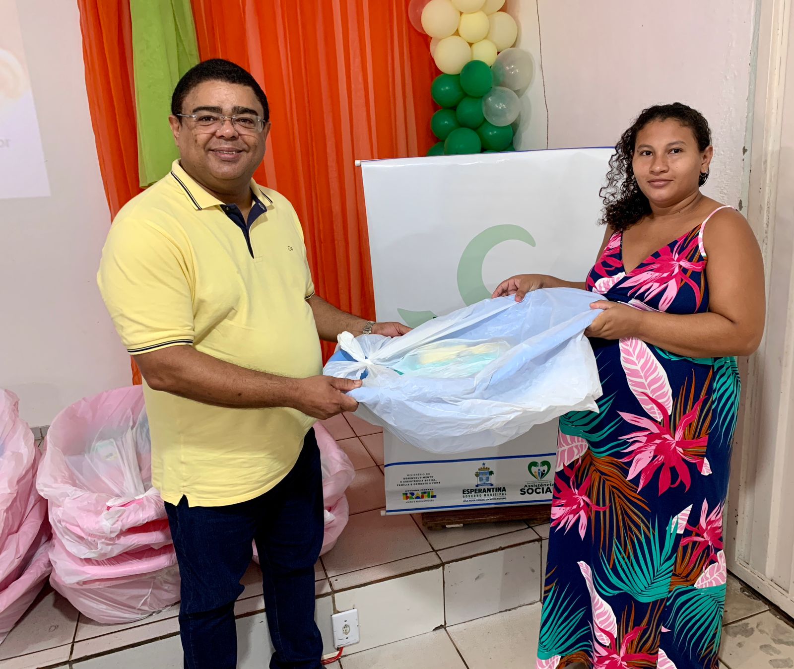 Secretaria de Assistência Social realiza entrega de enxovais para gestantes - Imagem 7