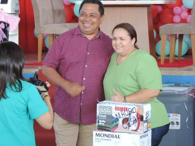 Prefeito João Luiz sorteia em torno de 50 mil reais entre as mães  - Imagem 20