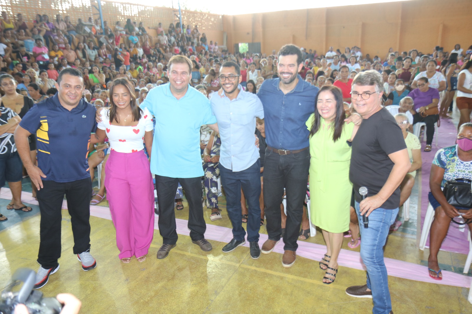 Prefeito João Luiz sorteia em torno de 50 mil reais entre as mães  - Imagem 6