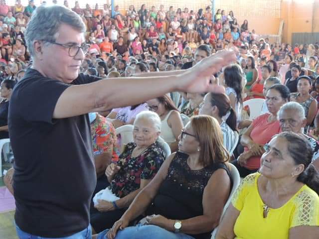 Prefeito João Luiz sorteia em torno de 50 mil reais entre as mães  - Imagem 1