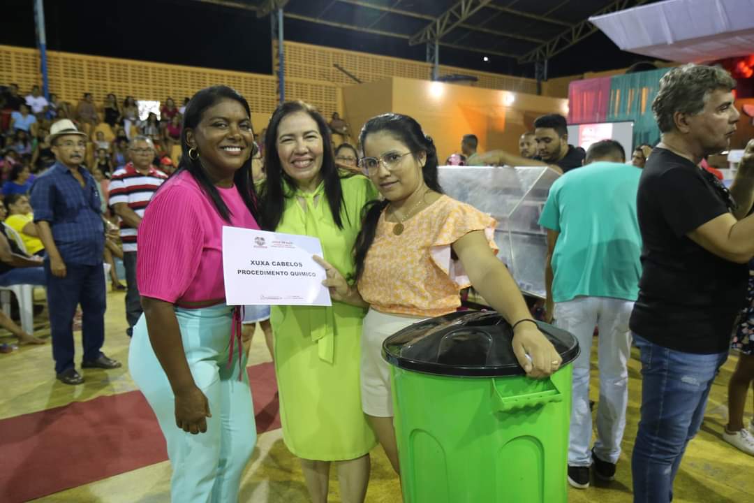 Prefeito João Luiz sorteia em torno de 50 mil reais entre as mães  - Imagem 17