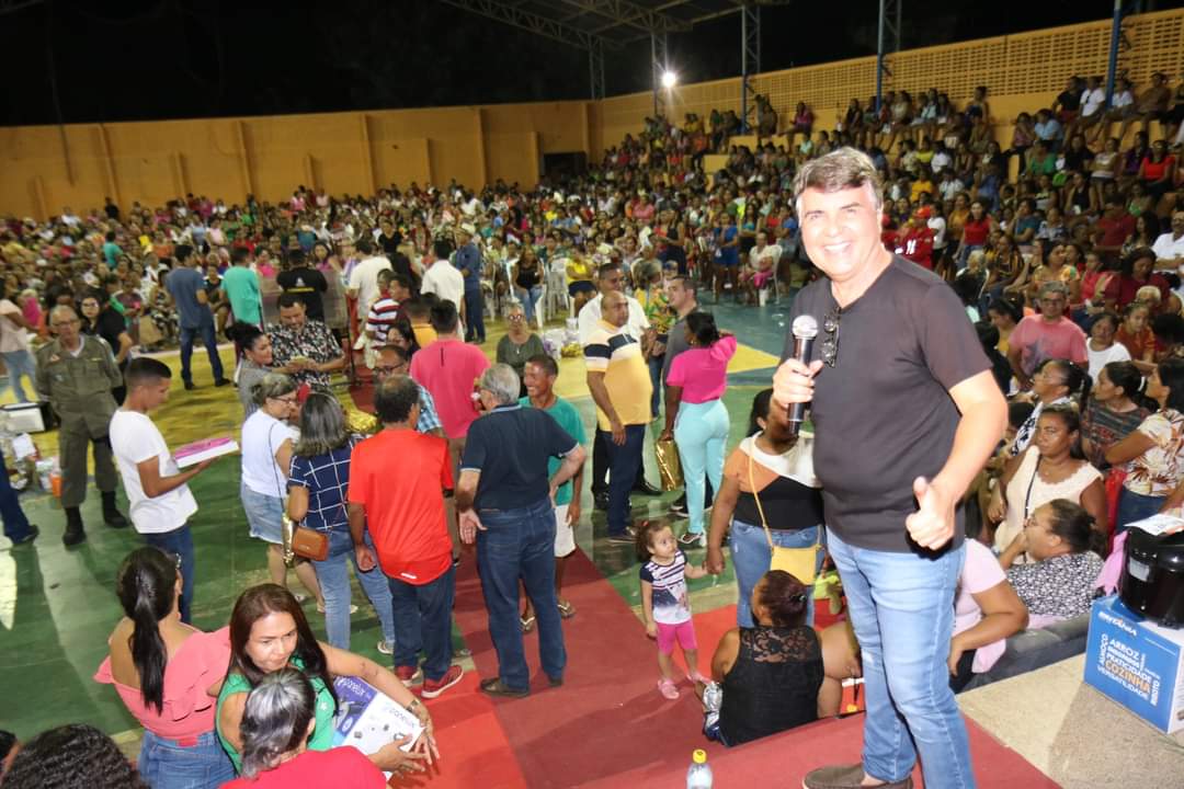 Prefeito João Luiz sorteia em torno de 50 mil reais entre as mães  - Imagem 5