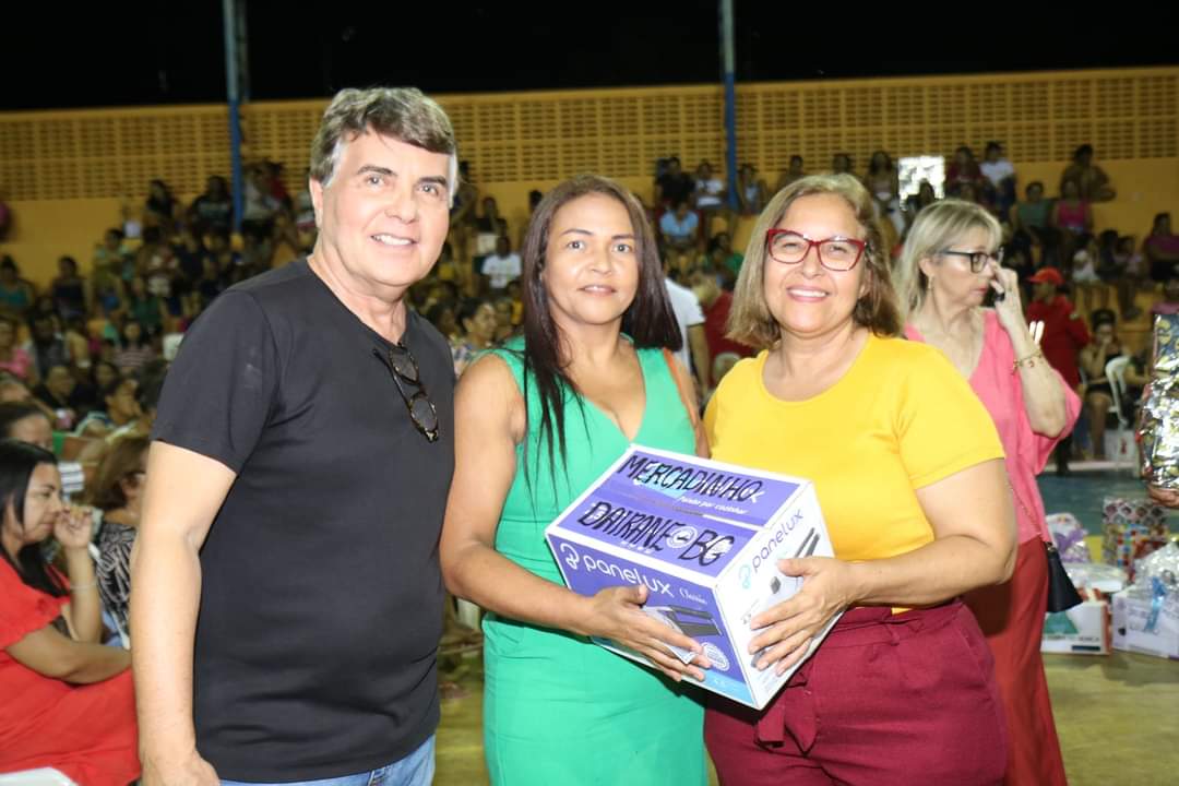 Prefeito João Luiz sorteia em torno de 50 mil reais entre as mães  - Imagem 14