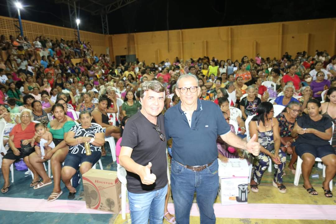 Prefeito João Luiz sorteia em torno de 50 mil reais entre as mães  - Imagem 12