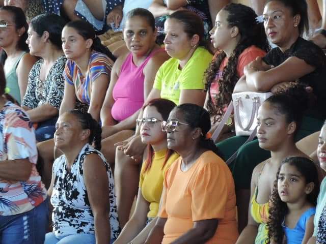 Prefeito João Luiz sorteia em torno de 50 mil reais entre as mães  - Imagem 24