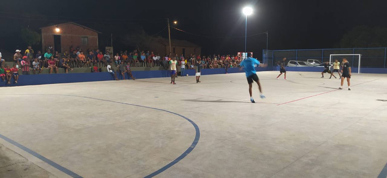 Zé Raimundo inaugura praça e quadra de esportes no povoado Queiroz - Imagem 2