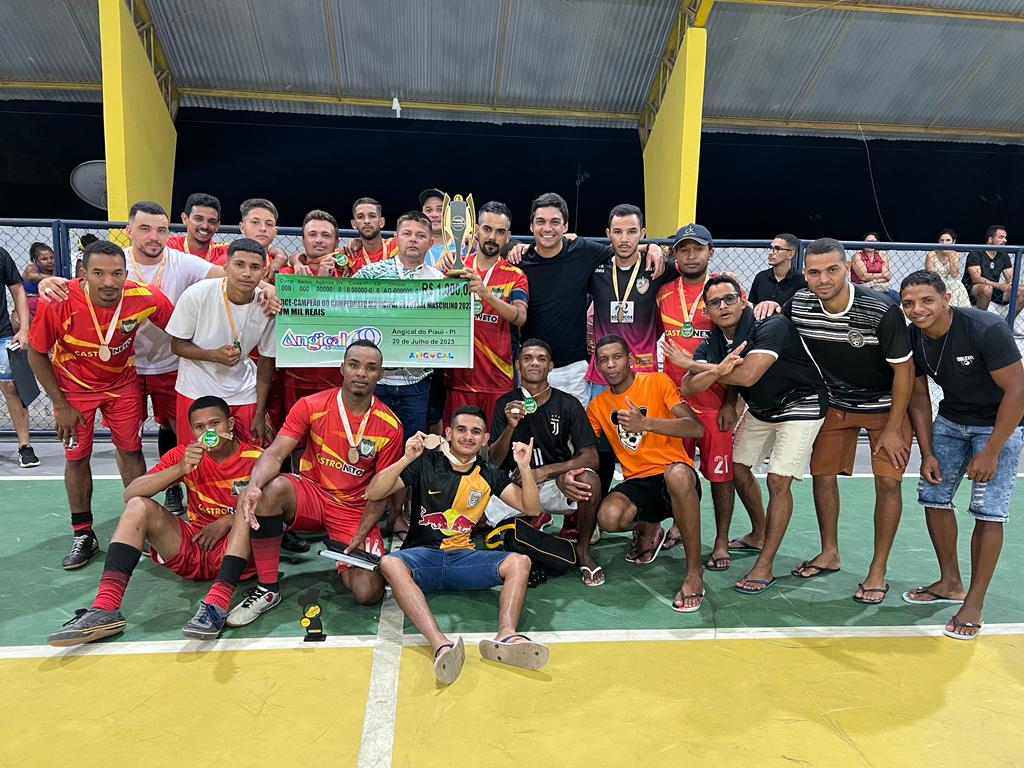 Equipe vice-campeã na categoria masculina comemora conquista do campeonato. (Foto: Divulgação)