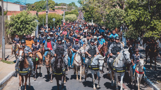 Grande Cavalgada e Shows na Arena Mangal reúnem multidão nos Festejos