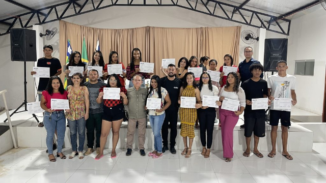 Prefeito Wagner Coelho Entrega Certificados em Solenidade Marcada por Celeb