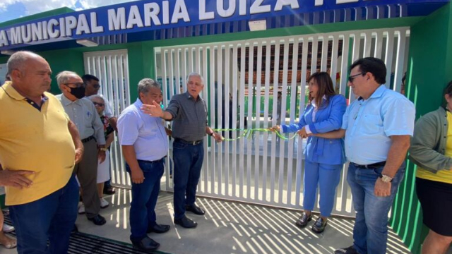 Prefeita Ivanária entrega reforma e ampliação da escola Maria Luiza Teles