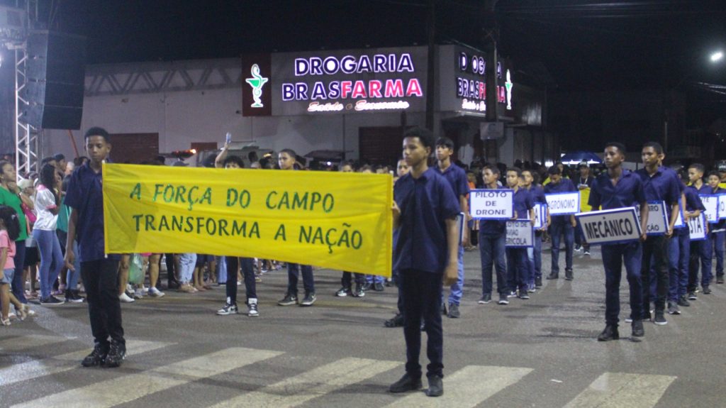 DESFILE CÍVICO EM URUÇUÍ: TRADIÇÃO, HISTÓRIA E RECONHECIMENTO - Imagem 7