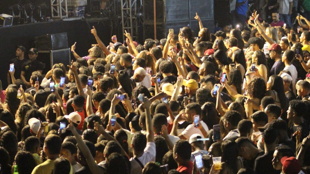 Prefeito Dr. Wagner Coelho Surpreende Mais uma Vez com Grandiosa Festa pelo - Imagem 1