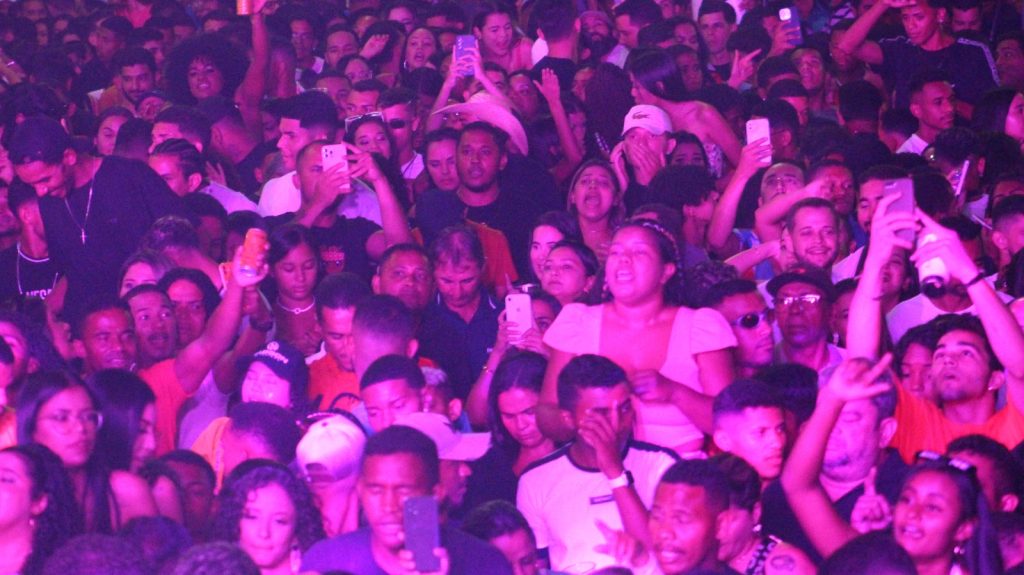 Prefeito Dr. Wagner Coelho Surpreende Mais uma Vez com Grandiosa Festa pelo - Imagem 10