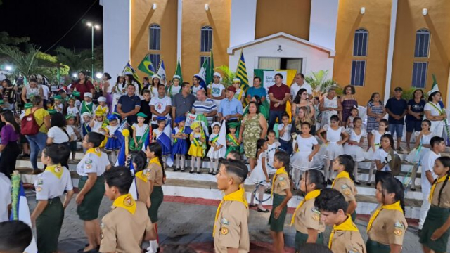Desfile Cívico de 7 de setembro contou com a participação de 17 escolas