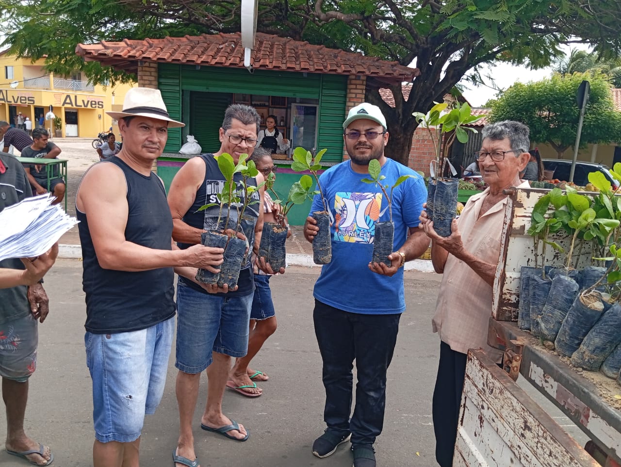 São João do Arraial inicia entrega de sementes para agricultores familiares - Imagem 2