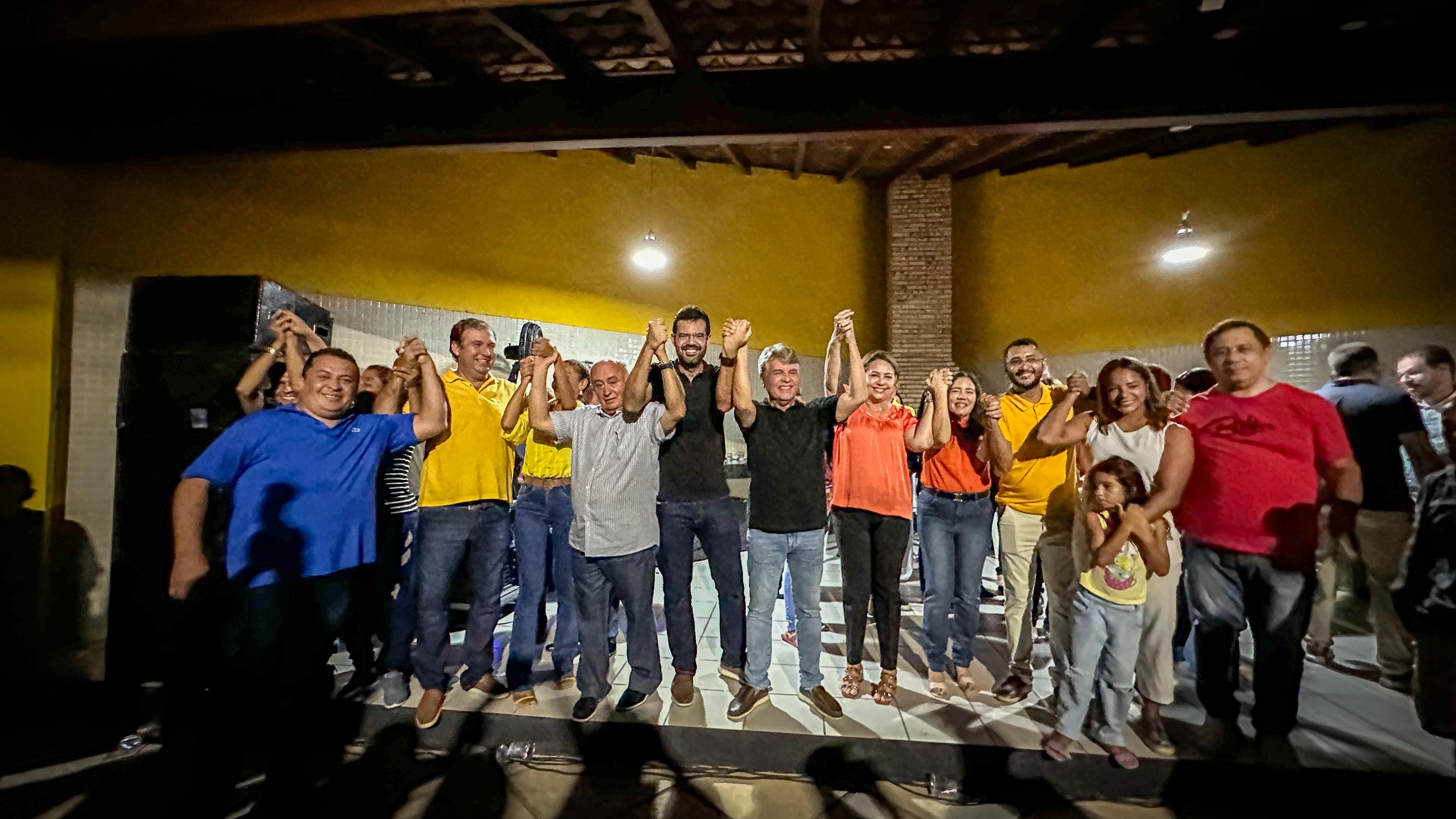 Prefeito João Luiz apresenta a pré candidatura a prefeito de Evandro Abreu - Imagem 2