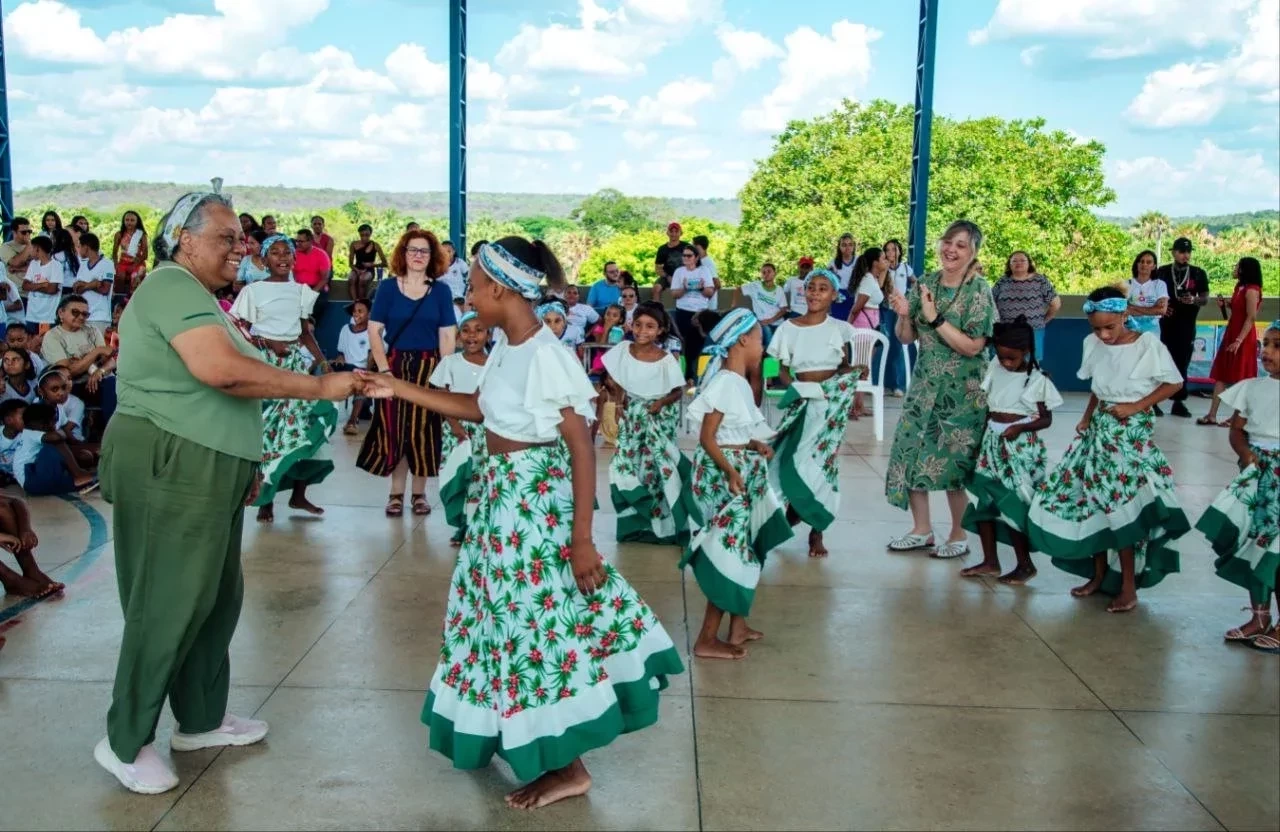 11ª FLOR: Penélope e Heloisa Pires visitam escolas municipais em Oeiras - Imagem 1