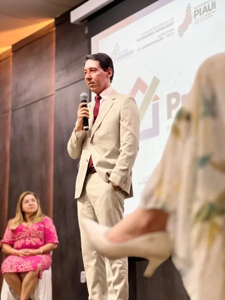 Prefeitura entrega registros de imóveis aos moradores do Bairro Liberdade - Imagem 12