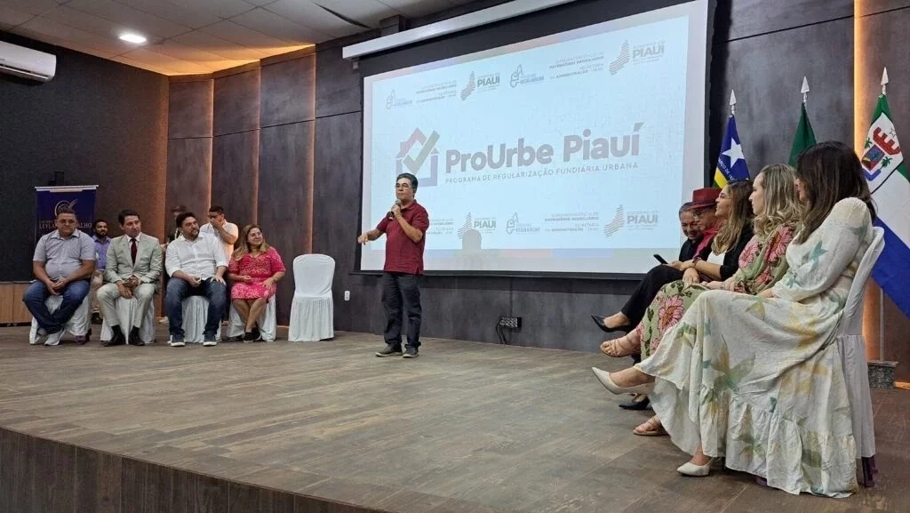 Prefeitura entrega registros de imóveis aos moradores do Bairro Liberdade - Imagem 4