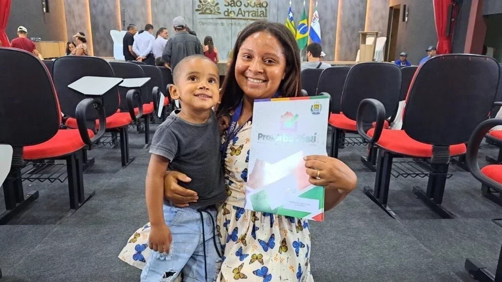 Prefeitura entrega registros de imóveis aos moradores do Bairro Liberdade - Imagem 9