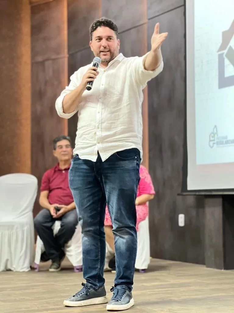 Prefeitura entrega registros de imóveis aos moradores do Bairro Liberdade - Imagem 13