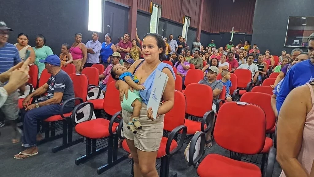 Prefeitura entrega registros de imóveis aos moradores do Bairro Liberdade - Imagem 16