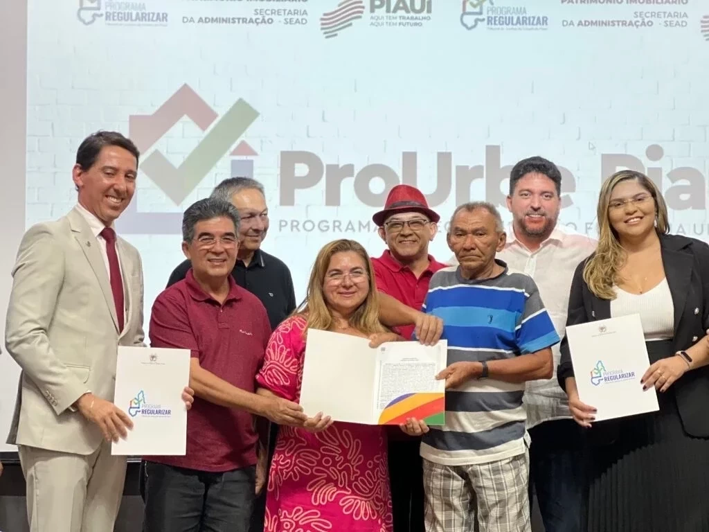 Prefeitura entrega registros de imóveis aos moradores do Bairro Liberdade - Imagem 2