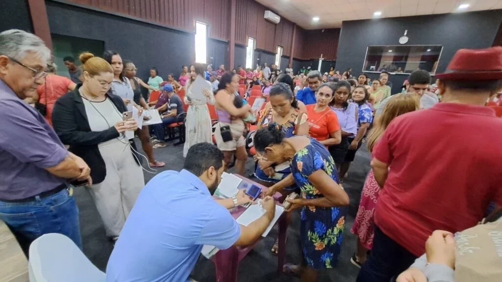 Prefeitura entrega registros de imóveis aos moradores do Bairro Liberdade - Imagem 6