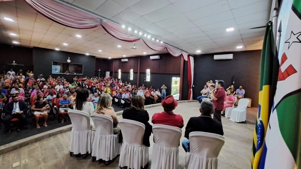 Prefeitura entrega registros de imóveis aos moradores do Bairro Liberdade - Imagem 15