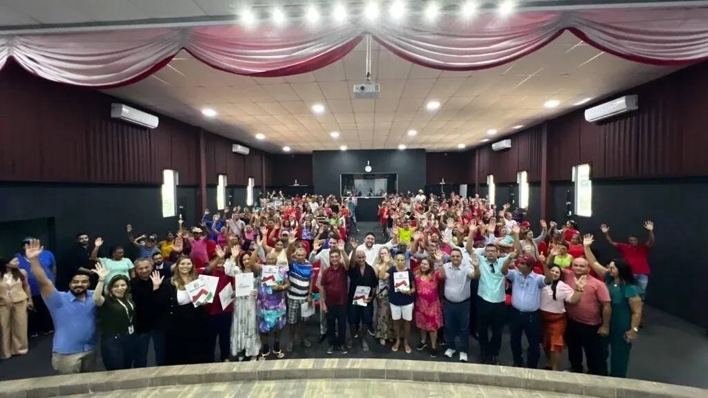 Prefeitura entrega registros de imóveis aos moradores do Bairro Liberdade - Imagem 7