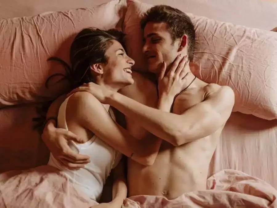 Confira seis posições sexuais para o casal testar sem medo 