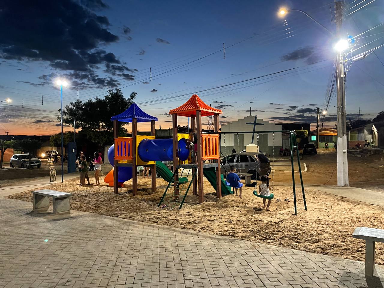 Prefeito Zé Raimundo inaugura praça no Bairro São José em Oeiras