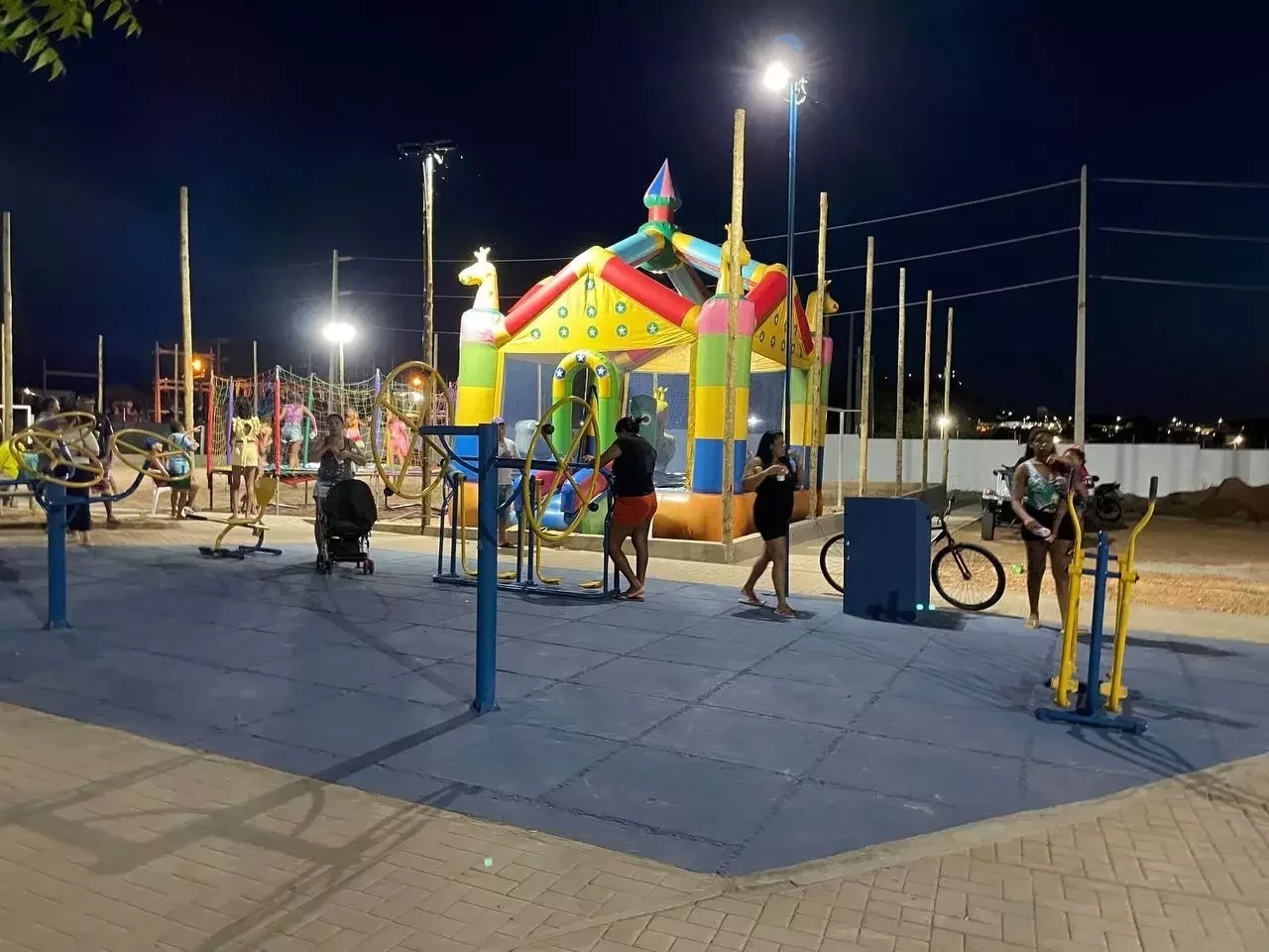 Prefeito Zé Raimundo inaugura praça no Bairro São José em Oeiras - Imagem 3