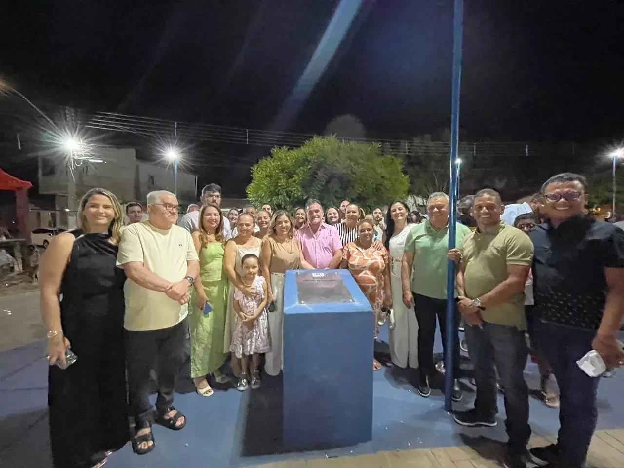 Prefeito Zé Raimundo inaugura praça no Bairro São José em Oeiras - Imagem 4